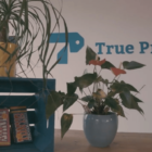Tシャツの値段が3倍？商品の本当の価格を教えてくれるスーパー「True Price Store」