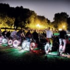 自転車をこがないと上映終了？英国から世界に広がる「自家発電シネマ」
