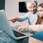 小学生の学習パートナーは72歳。高齢者をサービスの受け手から「担い手」に変えるシニアチューター制度