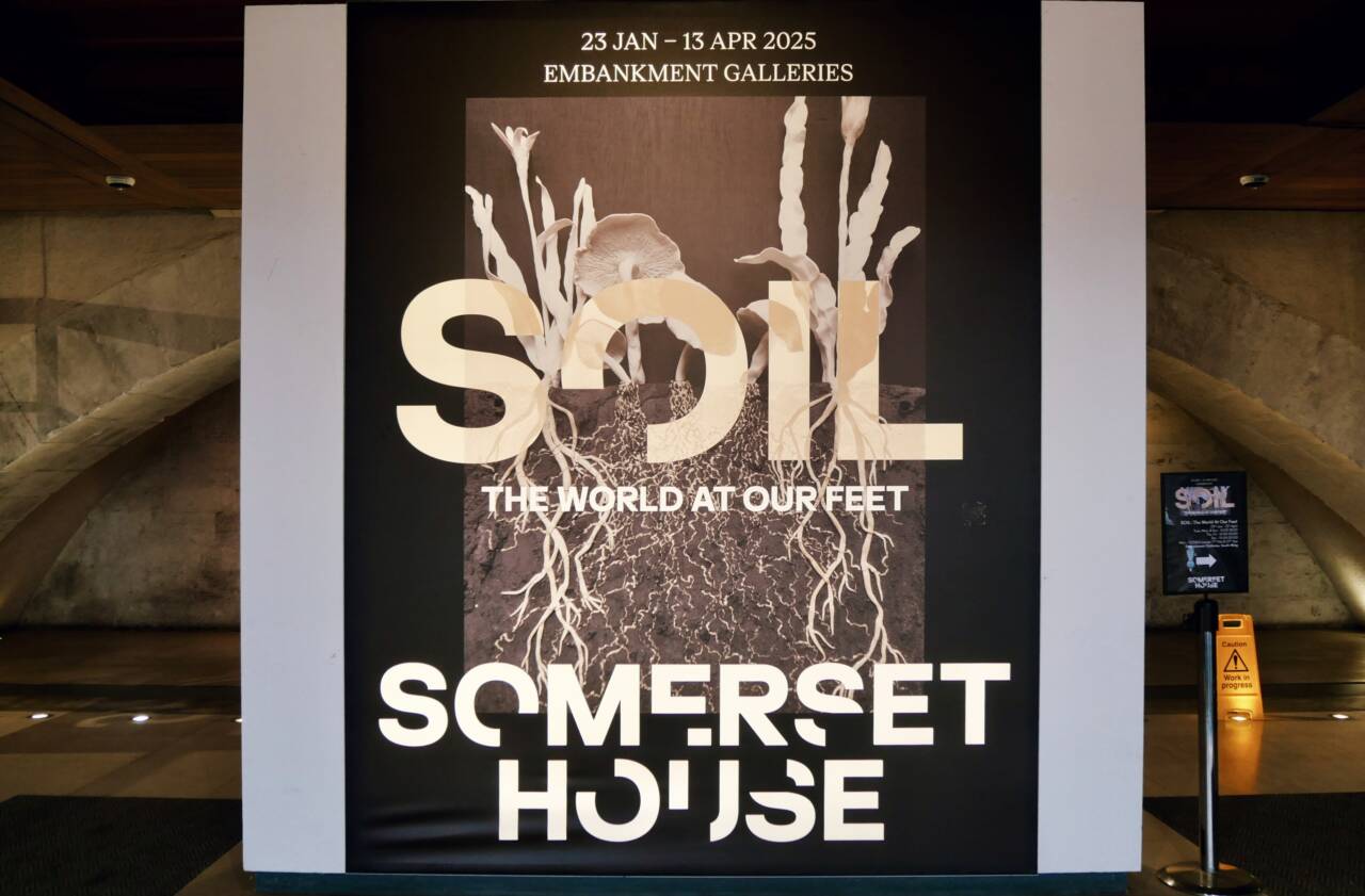 土壌から世界を見たら？ロンドンの「SOIL展」で出会った足元の物語 width=